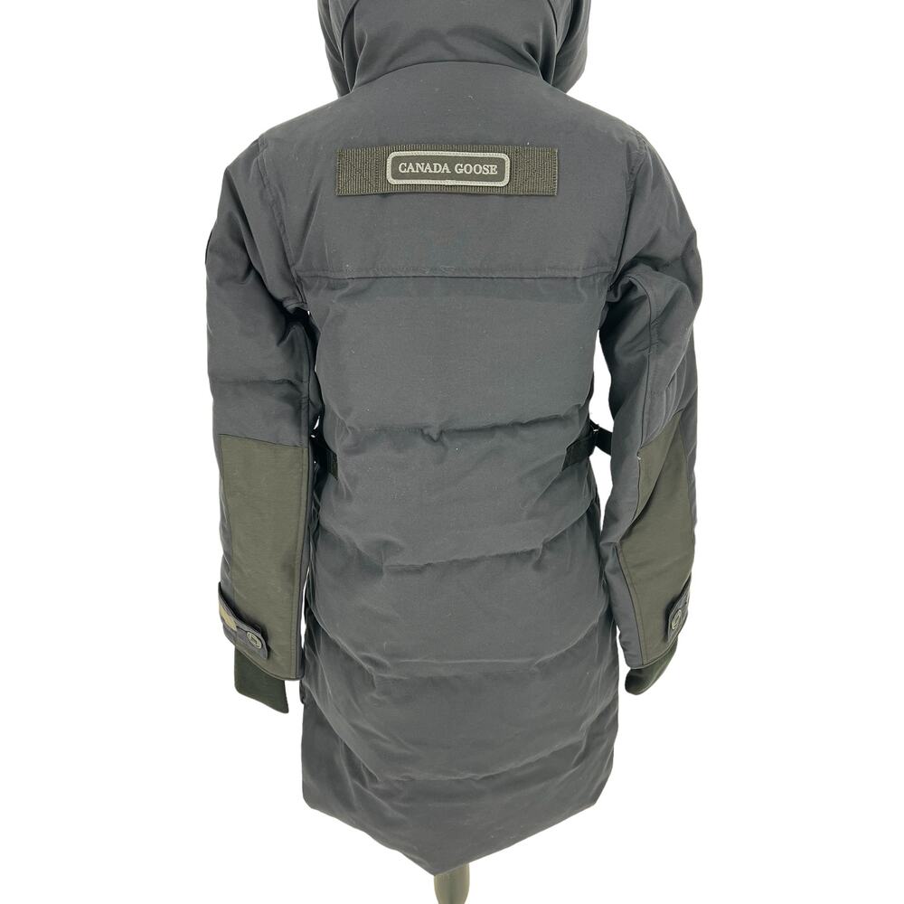 Canada Goose Bennett Parka in Navy & Black - Picture 15 of 16